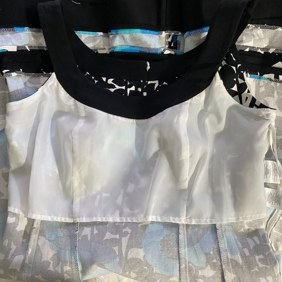 NWOT Jones Wear Stretch Dress Fit Flare Floral  Size 4 Blue Black White - Picture 7 of 9